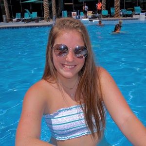 Meet your Posher, Lauren